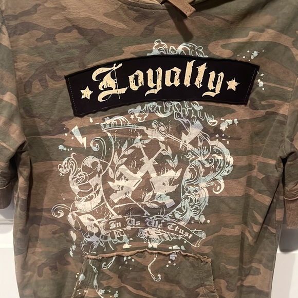 Camouflage print short sleeved sweatshirt - Picture 2 of 6